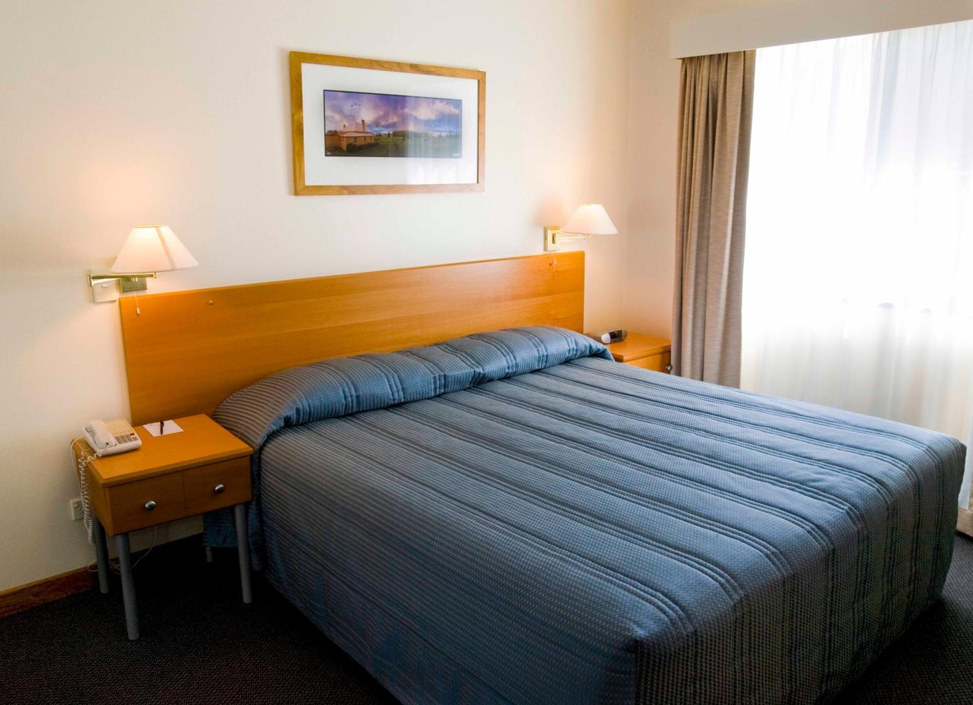 Governors Lodge Resort Hotel Burnt Pine Room photo